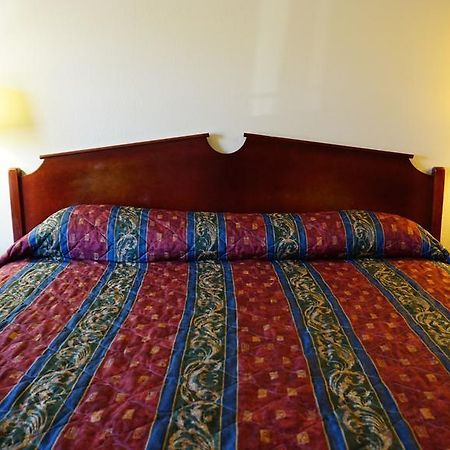Wesley Inn Уичита Екстериор снимка