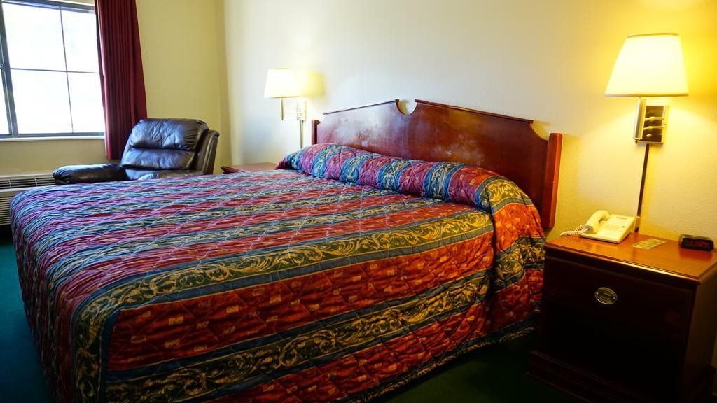 Wesley Inn Уичита Стая снимка