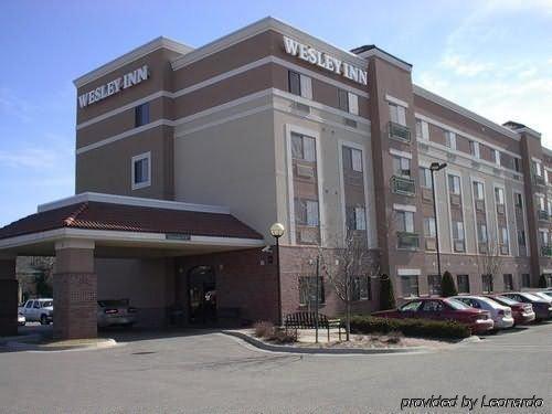Wesley Inn Уичита Екстериор снимка