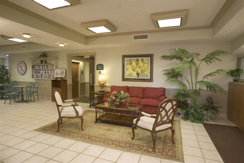 Wesley Inn Уичита Екстериор снимка