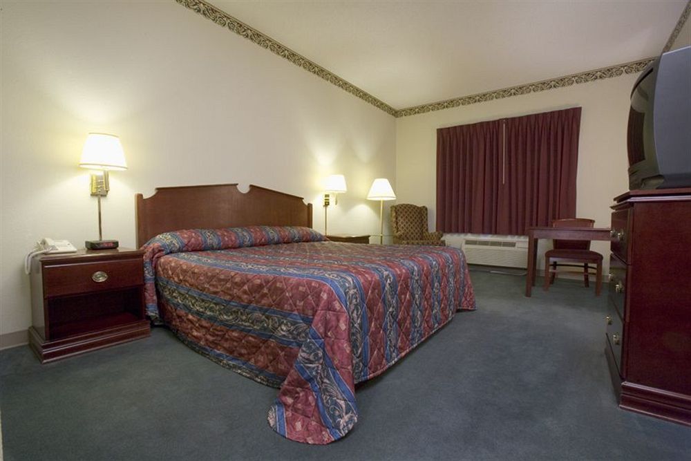 Wesley Inn Уичита Екстериор снимка