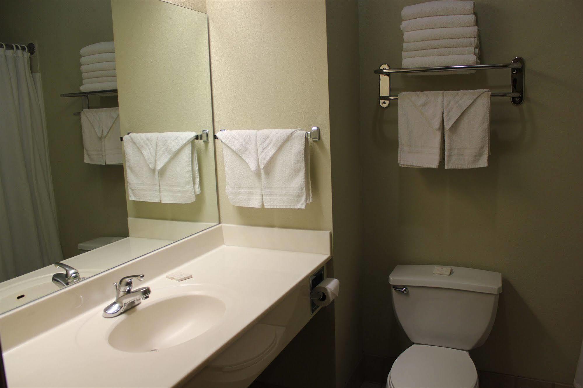Wesley Inn Уичита Екстериор снимка